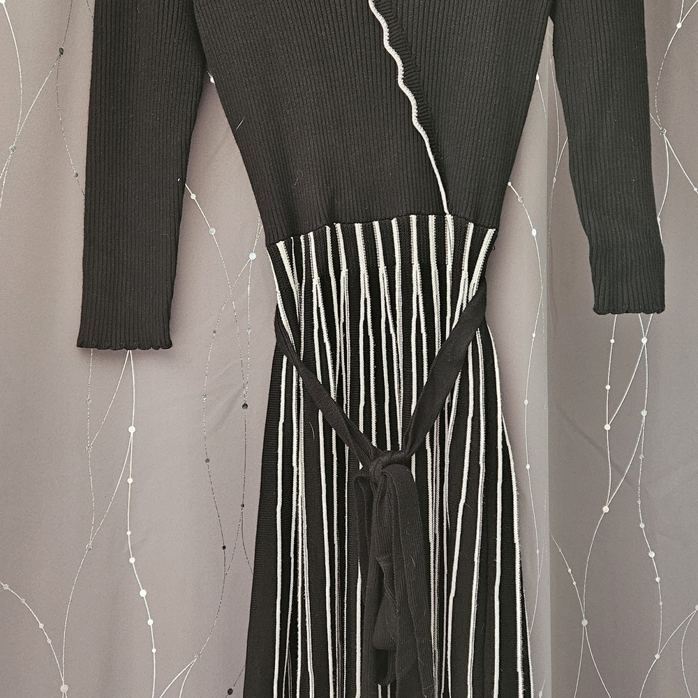 Danny & Nicole Black and White Long Sleeve Dress
